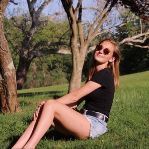 Meet your Posher, Emily